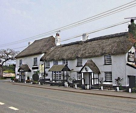 The Old Thatch Inn Exeter Exterior photo